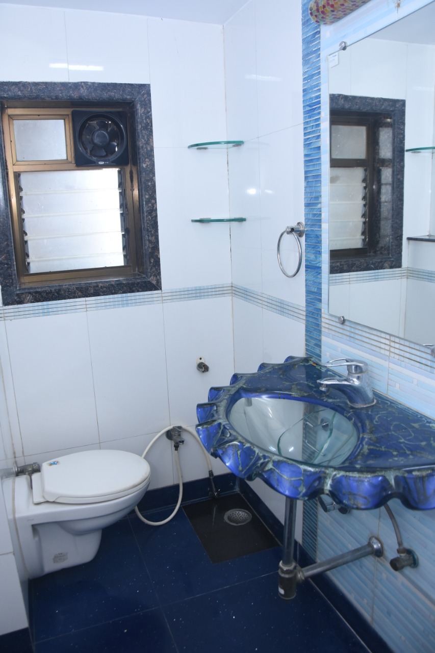 2 BHK Fully Furnished in Lok Nirman , Khar West